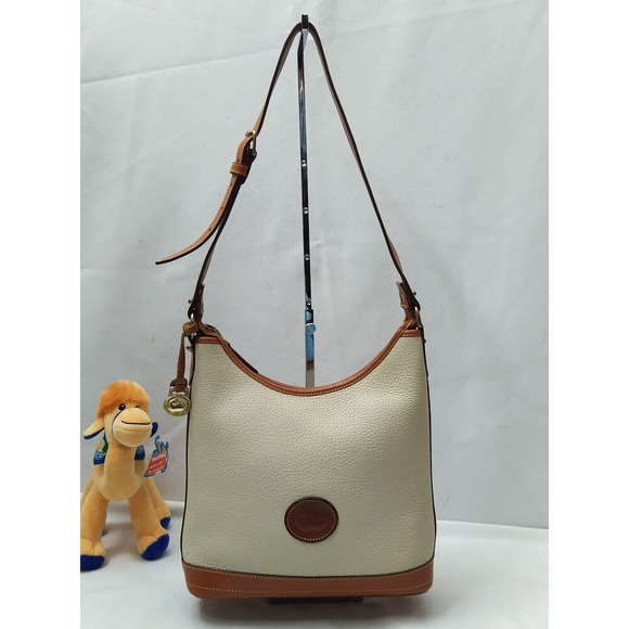 Dooney & Bourke Ivory Pebbled Leather Zipper Shoulder Bag - Vintage Made in USA - Picture 1 of 16